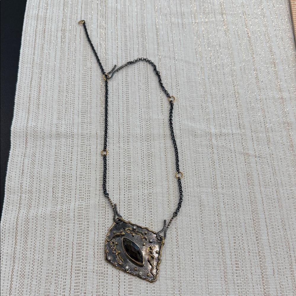 Elegant Black and Gold Pendant Necklace